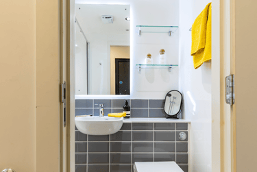 Premium En Suite - Image 3